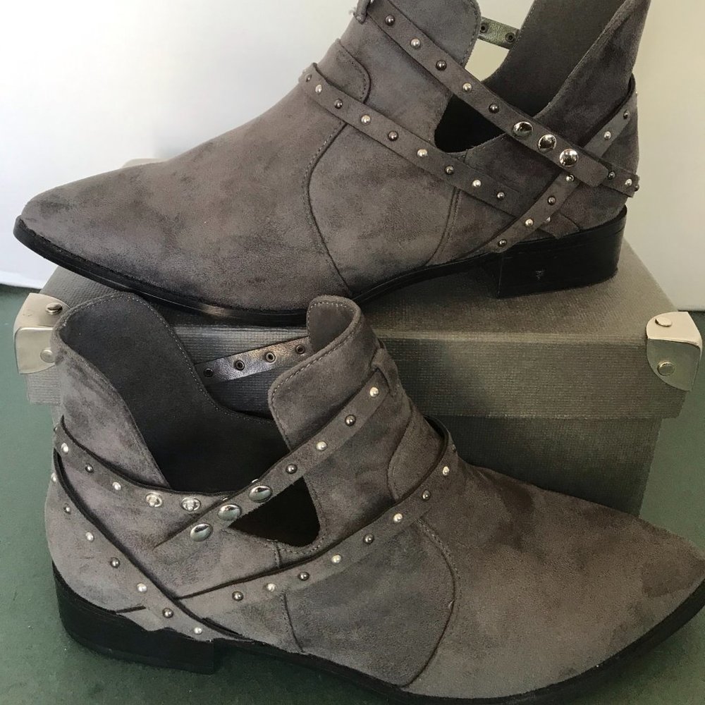 Journee Collection Ozzi Gray Ankle Bootie